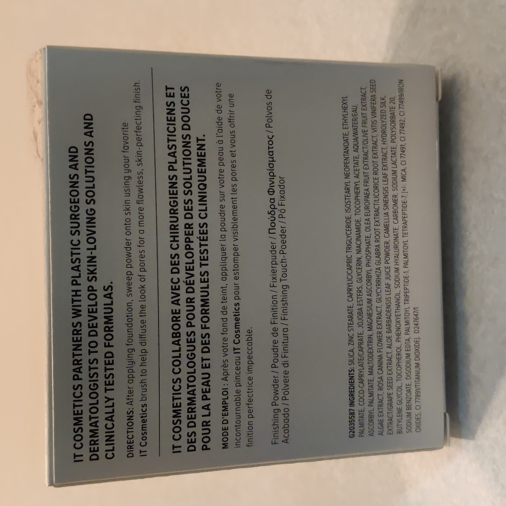 IT Cosmetics Bye Bye Pores Airbrush Finish Pressed Powder 0.31 oz/9g Translucent - Picture 3 of 7